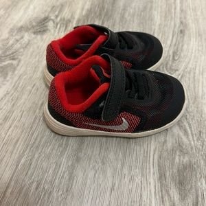 Nike Toddler Boys 5 c red and black sneakers